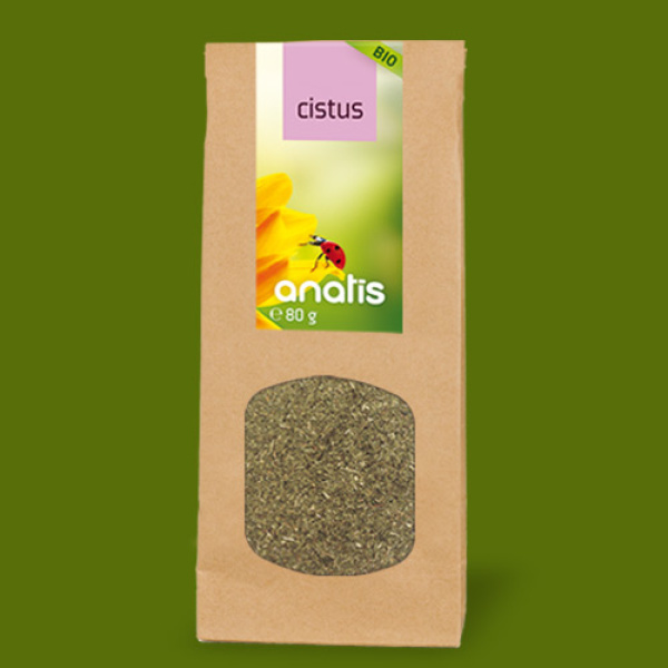 Braune Papiertüte mit transparentem Sichtfenster, gefüllt mit getrocknetem Cistus‑Kraut und einem grünen Etikett oben mit der Aufschrift ‚cistus‘ sowie einem Marienkäfer‑Motiv.