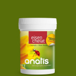 Weißer Zuckerrohr‑Behälter mit Schraubdeckel und farbigem Etikett des Nahrungsergänzungsmittels ‚Eisen Chelat + Acerola + Rote Rübe‘ von anatis; auf dem Etikett steht ‚eisen chelat‘ in weißer Schrift auf rotem Hintergrund, darunter das Logo ‚anatis‘ und ein Marienkäfer auf gelb‑grünem Hintergrund.