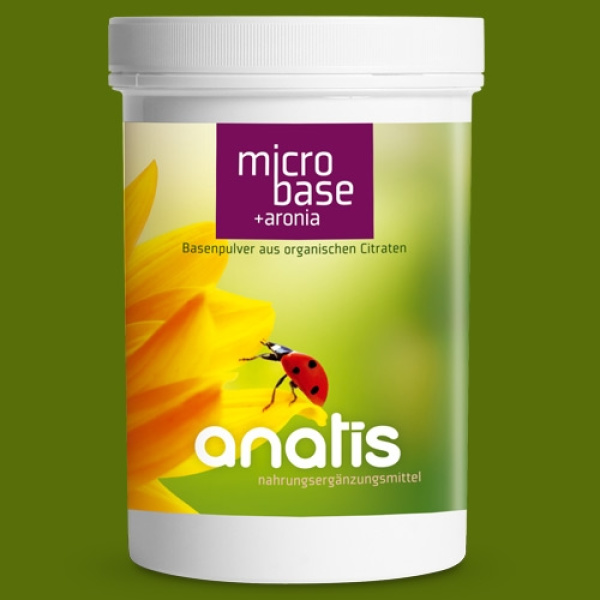 Weißer Zuckerrohr‑Behälter mit grün‑gelbem Etikett des Nahrungsergänzungsmittels ‚micro base + aronia‘ von anatis; auf dem Etikett ist eine große gelb‑orange Blüte und ein roter Marienkäfer zu sehen, dazu Produktname und Hinweis ‚Basenpulver aus organischen Citraten‘.