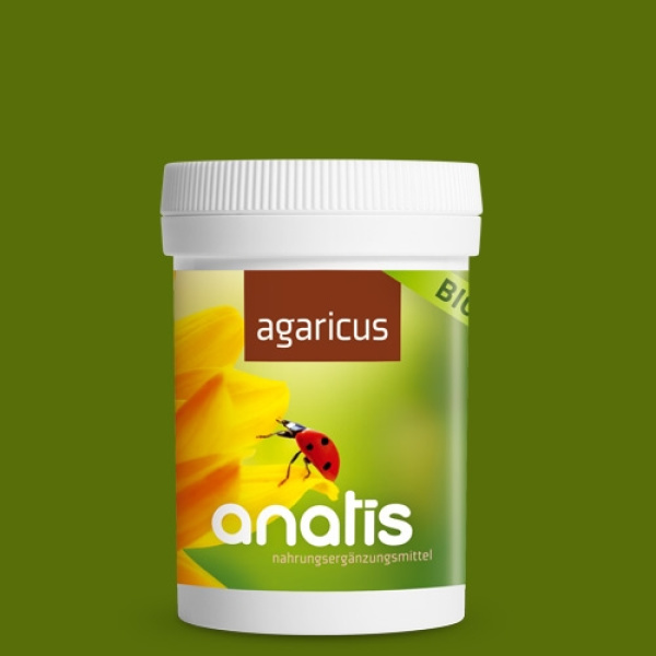 Weißer Zuckerrohr-Behälter mit gelbem und grünem Etikett für anatis Agaricus BIO. Das Etikett zeigt eine gelbe Blüte und einen Marienkäfer, das BIO-Siegel, sowie den Text ‚Agaricus‘ und den Markennamen ‚anatis‘.